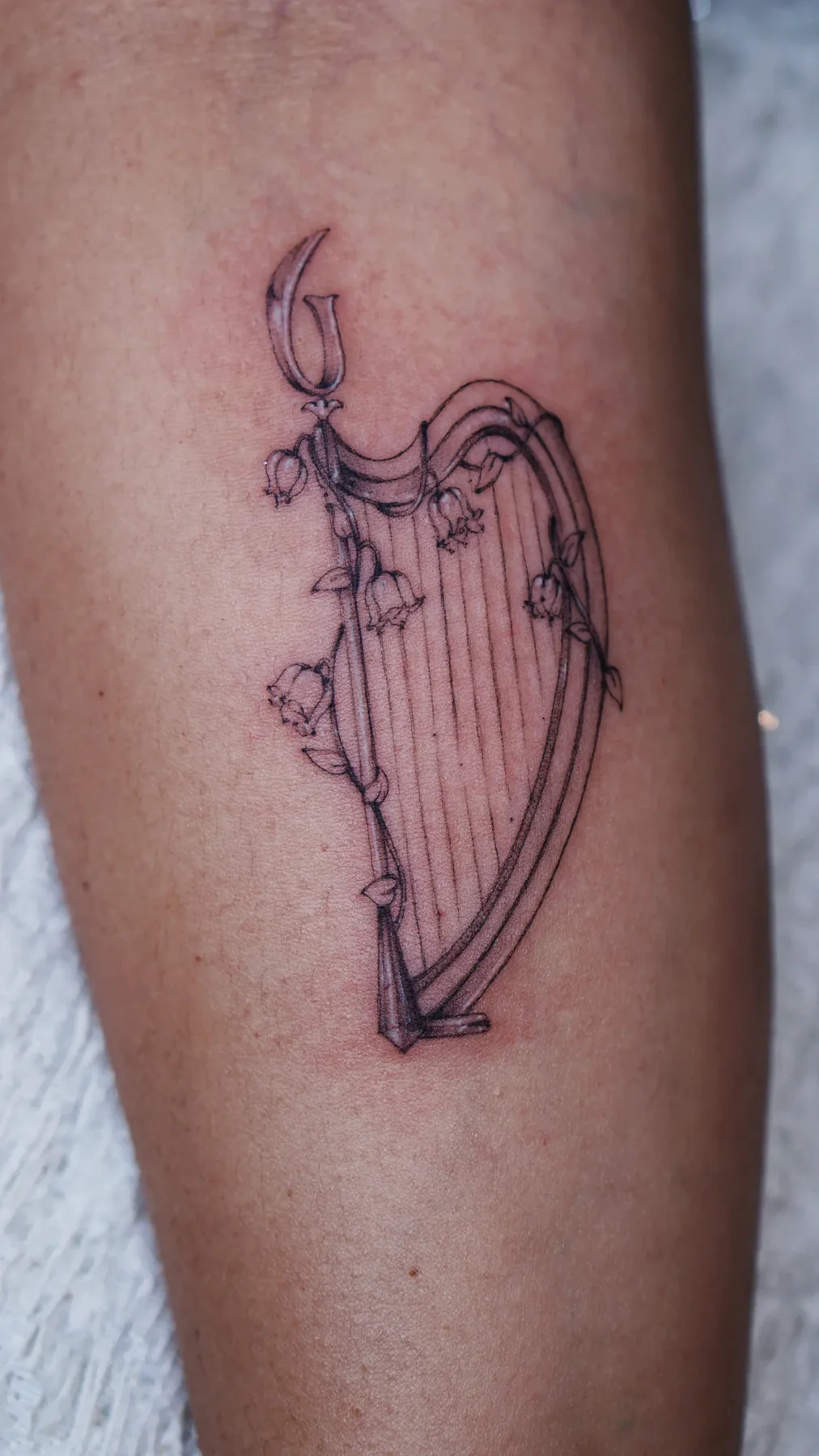 Fine-line tattoo from the Ruang Arati Tattoo Studio portfolio