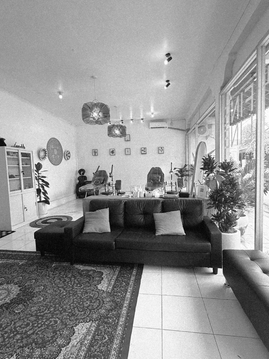 Black-and-white view inside Tropical Ink Seminyak tattoo studio