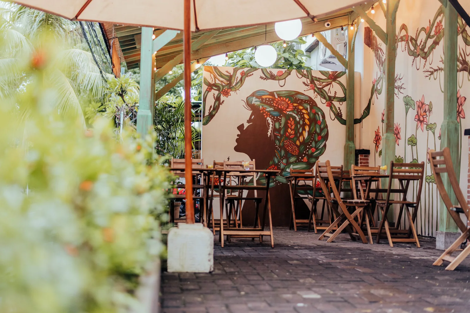 Bali Buda Bukit shop and café exterior